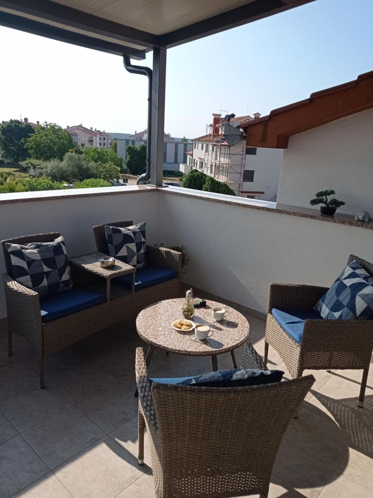 Studio Apartman Sky Ровинь Экстерьер фото
