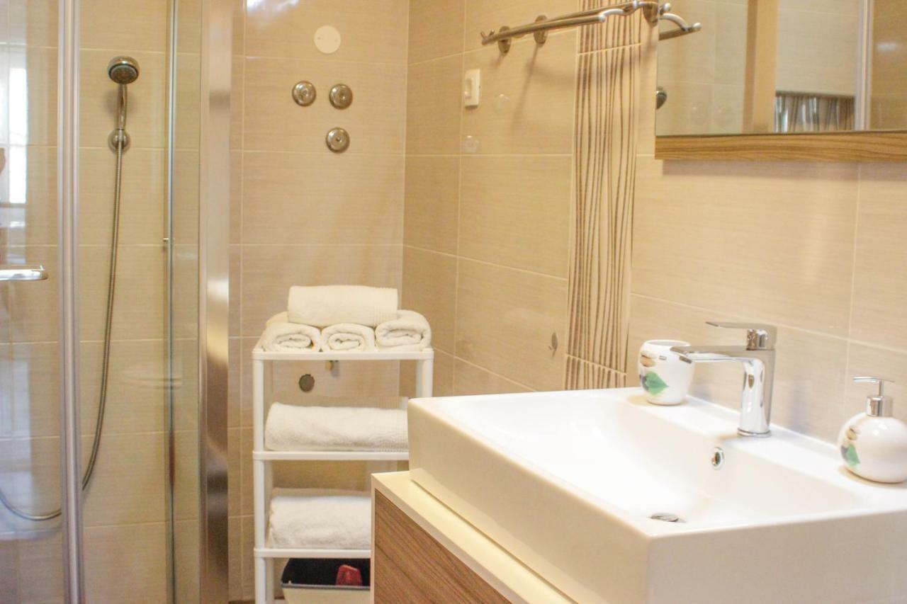 Studio Apartman Sky Ровинь Экстерьер фото