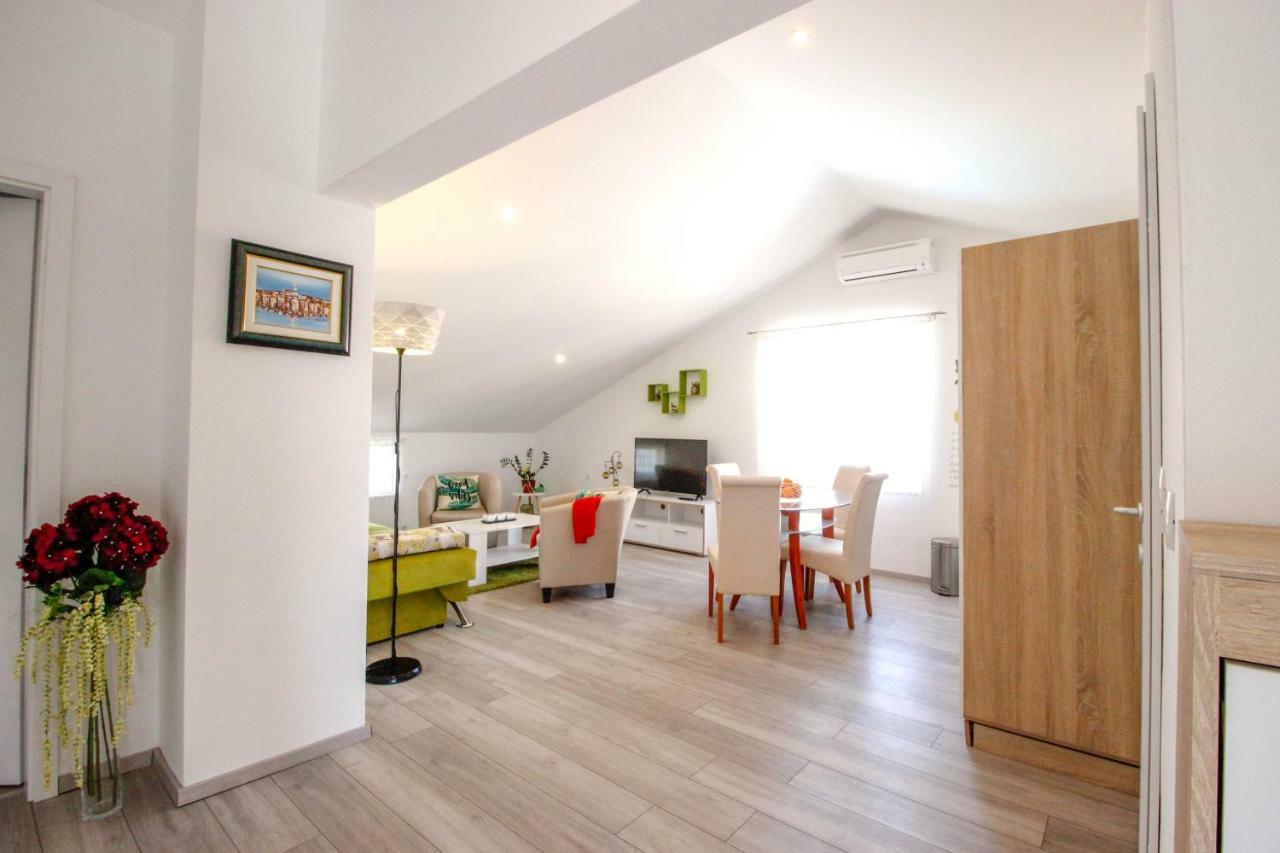 Studio Apartman Sky Ровинь Экстерьер фото