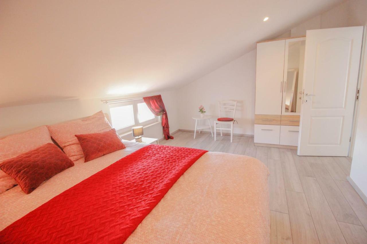 Studio Apartman Sky Ровинь Экстерьер фото
