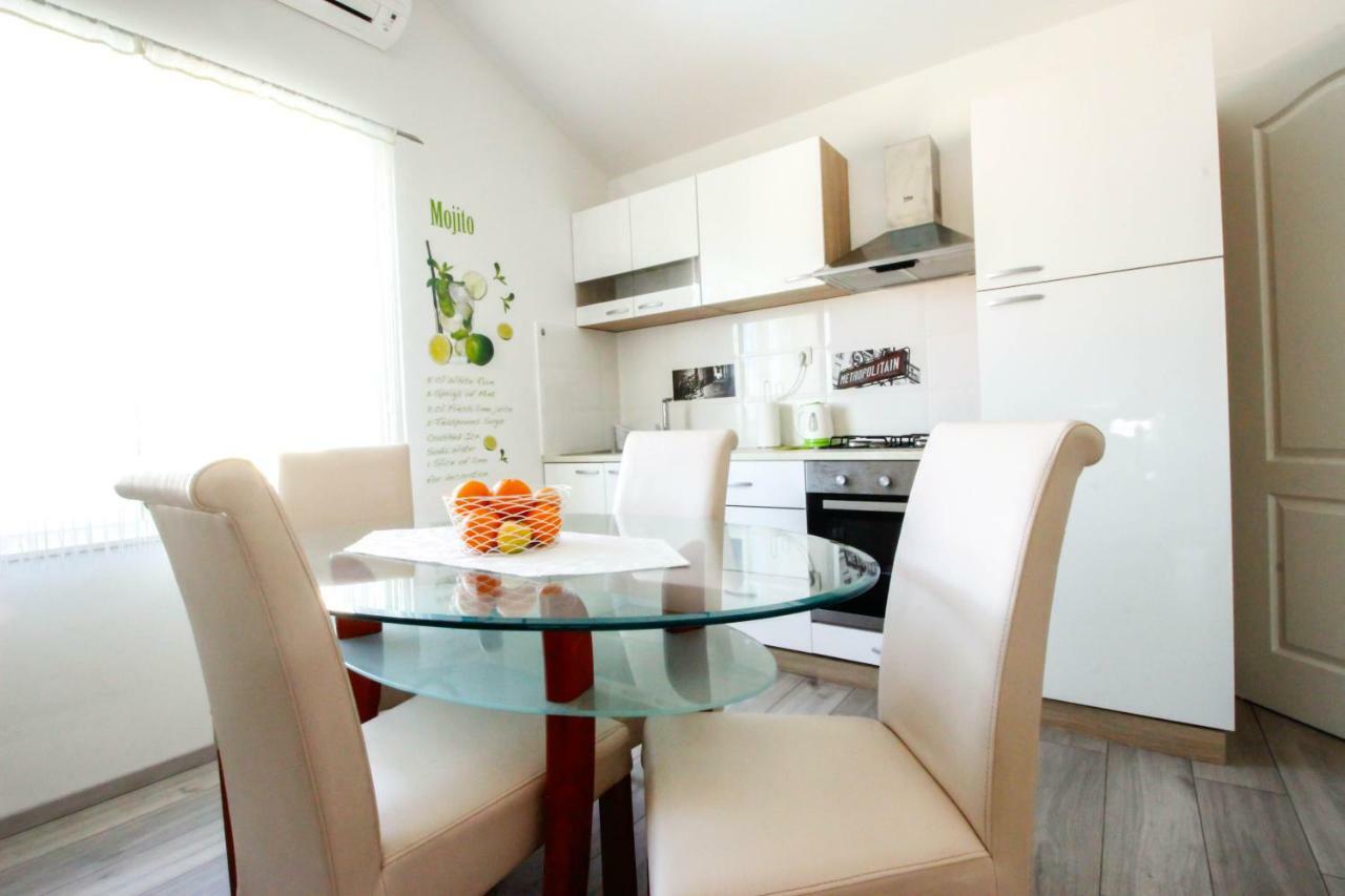 Studio Apartman Sky Ровинь Экстерьер фото